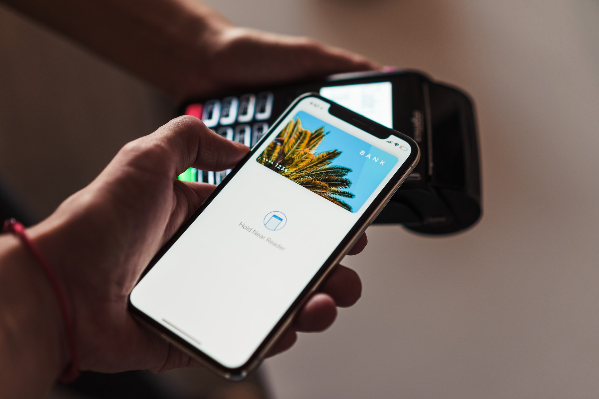 Мир пэй на айфонах. Apple pay 2022. Apple pay iphone 11. Что такое Apple pay на айфоне. Apple pay iphone 2022.