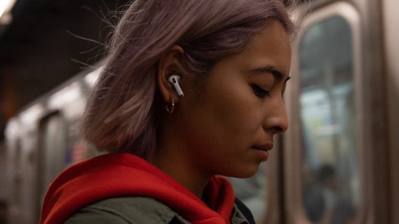 apple-airpods-pro-top