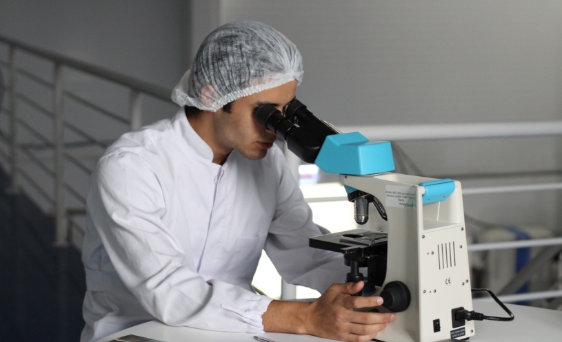 lab-scientist-microscope