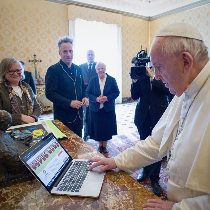 pope-macbook