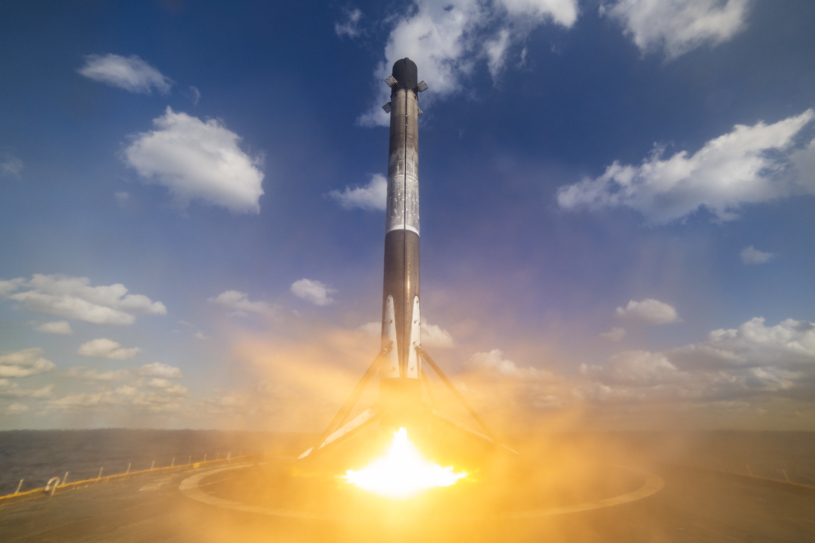 spacex-starlink-booster