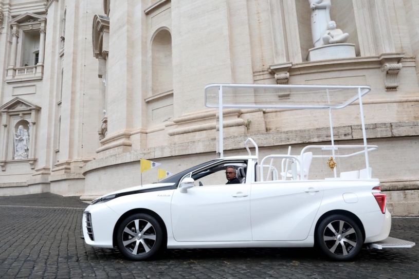 a-hydrogen-popemobile-for-his-holiness-pope-francis-1-min