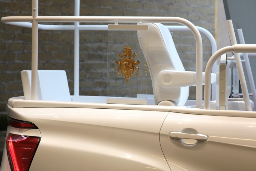 a-hydrogen-popemobile-for-his-holiness-pope-francis-6-min