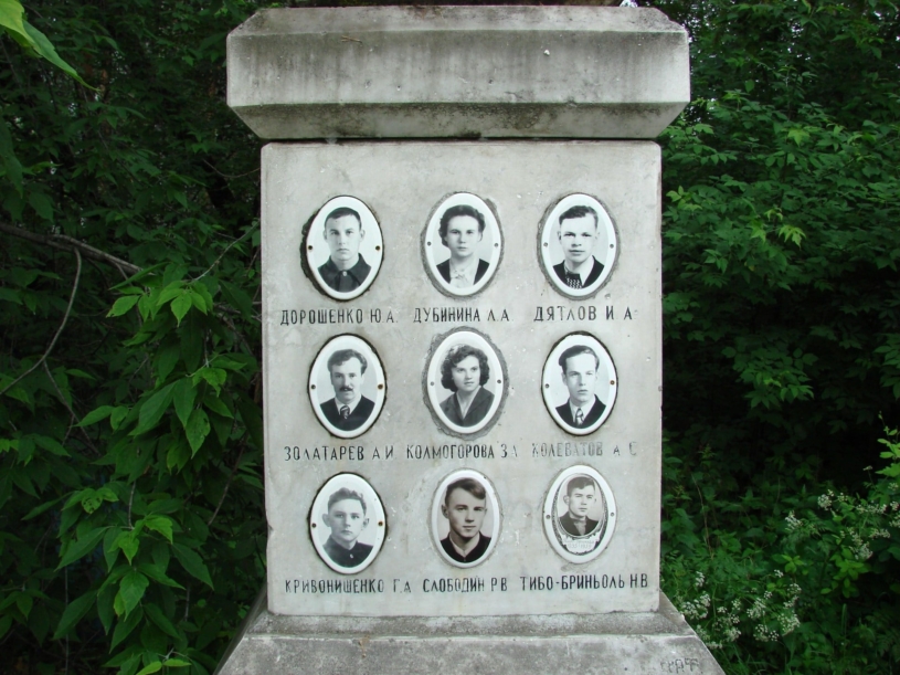 dyatlov-pass-incident-monument-wikimedia