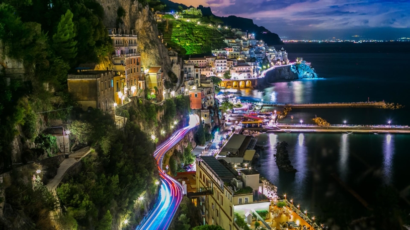Vy až zítra. Italské městečko začalo s regulací turistů, kteří smějí vjet do jeho malebných uliček