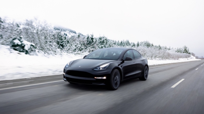 Nová Tesla pod milion? Jde to, firma nabídla Modely 3 se stotisícovou slevou. Na trhu je napětí