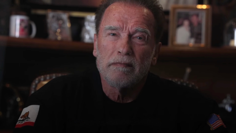 Nacisti jsou loseři – nebuďte loseři. Arnold Schwarzenegger vyzývá k zavržení antisemitismu