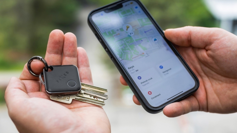 Český výrobce mobilních doplňků vyrostl na 375 milionů. Jeho nový lokátor funguje jako Apple AirTag