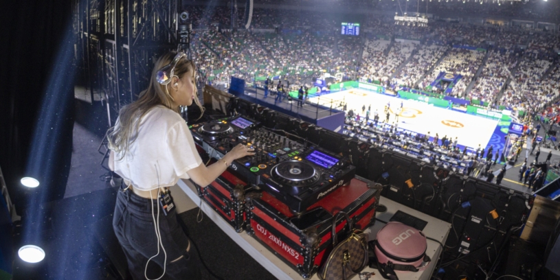 Mistrovství světa v basketbale vyhráli Češi. Starají se o veškerou zábavu na turnaji ve třech zemích Asie