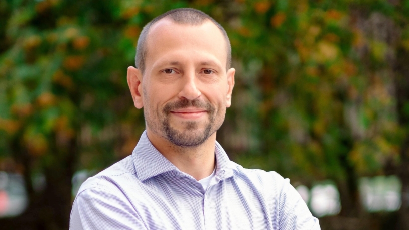 Astratex loni nerostl, zisk kvůli růstu nákladů snížil na třetinu. Mění se chování zákazníků, hlásí