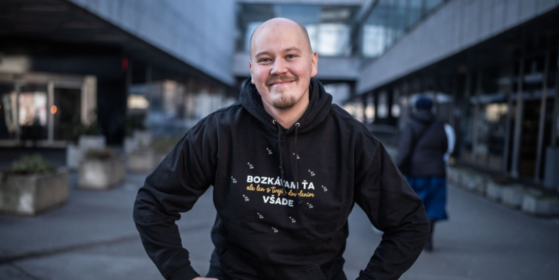 Satira se na Slovensku dělá těžko, protože sami politici jsou úplný bizár, říká komentátor