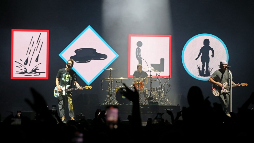 Tak jsme se dočkali. Blink-182 rozjeli v Česku velkou show a navezli se do Pražského hradu