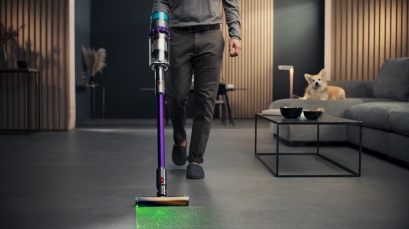 Otestovali jsme vysavač Dyson za 22 tisíc. Nabízí technologie, se kterými může být i úklid zábava