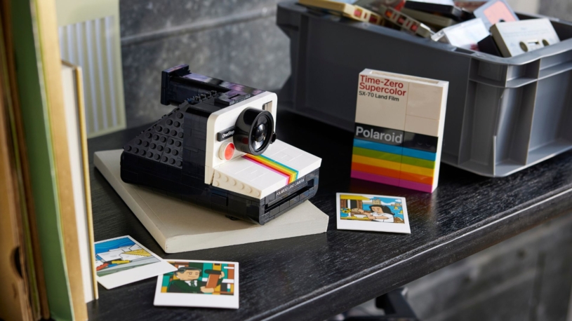 Zpátky na Polaroid. LEGO uvádí repliku legendárního instantního fotoaparátu