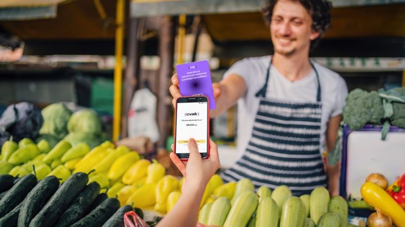 Air Bank a další banky chtějí dostat bezhotovostní platby k malým obchodníkům. Bez terminálu i karet