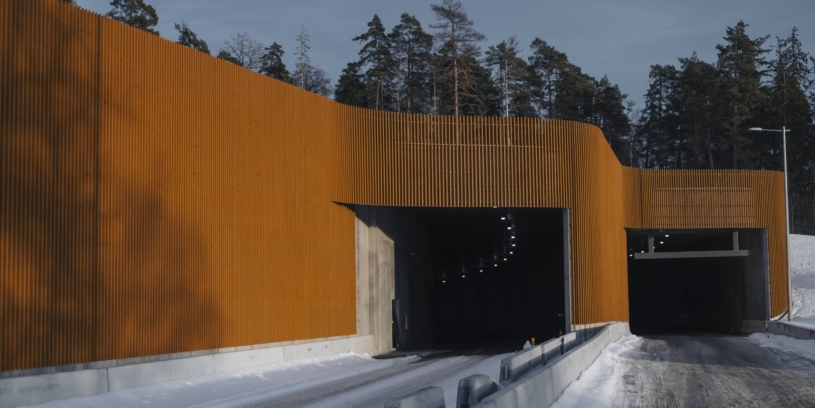 Češi dokončují obří zakázku ve Švédsku. Část tunelu za 7,4 miliardy korun vede pod jezerem