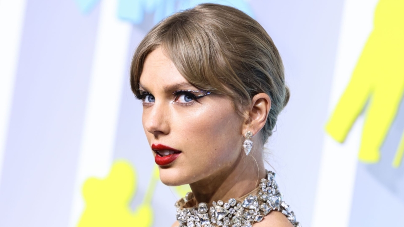 Falešné snímky Taylor Swift zaplavily síť X, která je nestíhala mazat. Pomohli až fanoušci