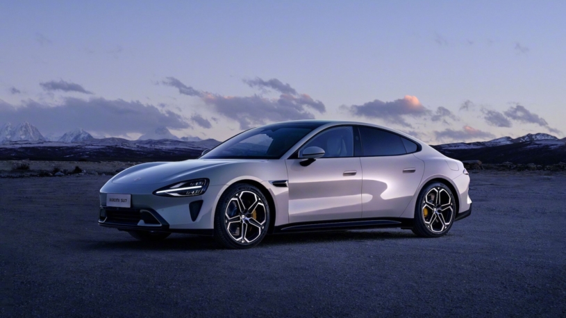 Xiaomi vyzývá na souboj Teslu a Porsche. Elektrický sporťák od výrobce telefonů bude ultrarychlý