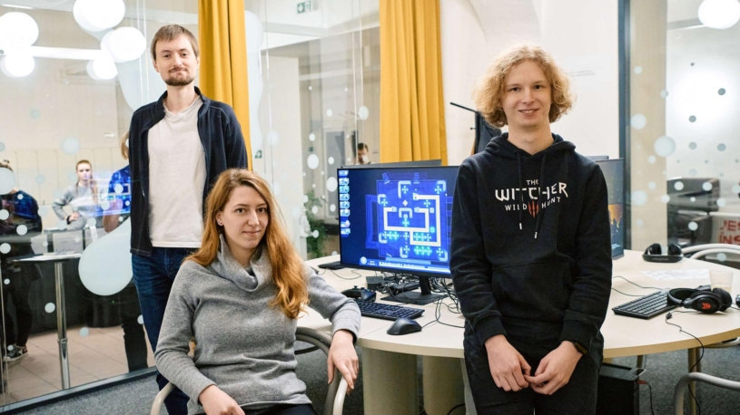 Tři absolventi Masarykovy univerzity vydali hru, kde vytváříte hudbu hraním. A kde se střílí bez násilí