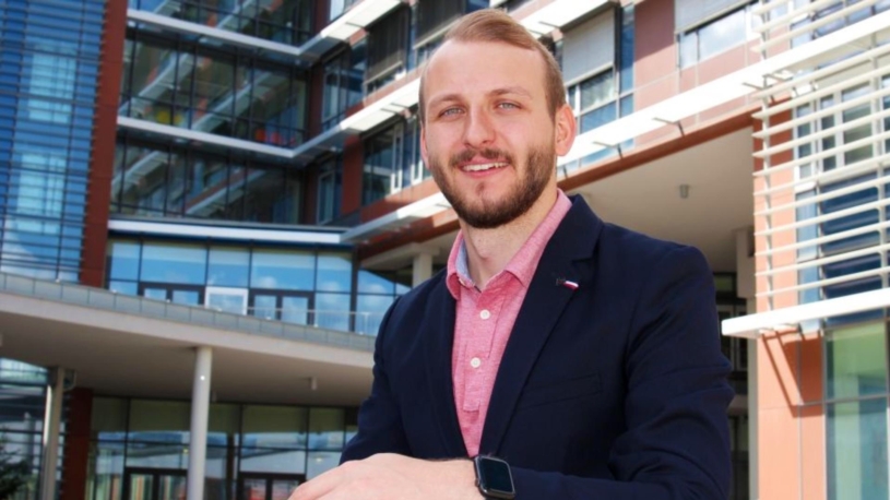Mladý vědec vyvinul aplikaci, která kombinuje umělou inteligenci a znalosti mykologů. Jiná je na hady