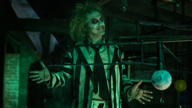 Tim Burton chtěl skončit s režií. V Beetlejuice Beetlejuice je ale zase ve formě, říkají první recenze