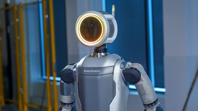 Atlas je mrtvý, ať žije Atlas. V Boston Dynamics ukázali video s novým a ještě pohyblivějším robotem