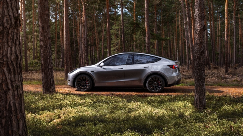 Tesla začala nabízet Model Y s delším dojezdem. Je dostupný i v Česku a může se stát novým bestsellerem
