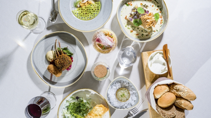 Nová kapitola restaurace v pražském hotelu Mandarin. Asii zde vystřídala zemlbába a okurkový salát