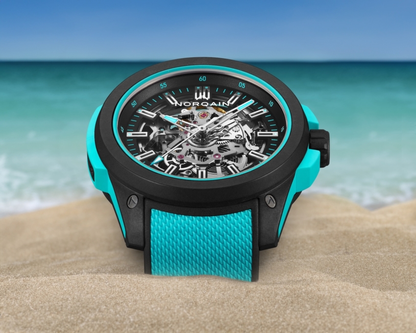 NORQAIN_WildONE_Skeleton_Turquoise_Ambient_Front_Beach_HighRes7