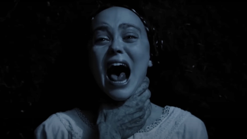 Upír Nosferatu se blíží a rozsévá děs. Vyšel trailer na remake legendárního hororu, točil se v Praze