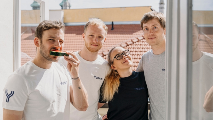 Díky startupu z Brna mají na parkovištích ČEZu či Notina přednost auta, v nichž dojelo víc lidí
