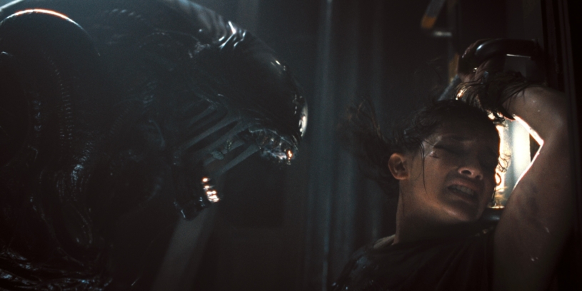 Vetřelec: Romulus je velká pocta filmům Scotta a Camerona. Chybí mu jejich kouzlo, umí ale strhnout
