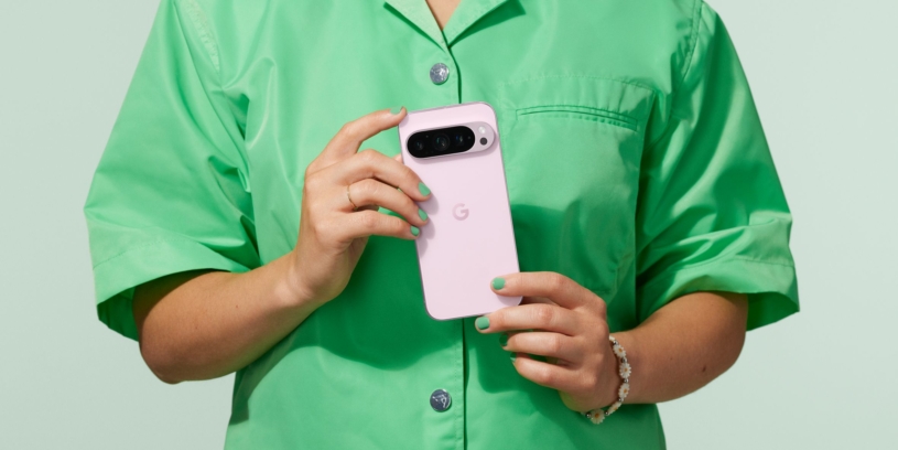 Vyzkoušeli jsme parádní Pixel 9. Jeho AI vás naklonuje do skupinové fotky a doplní snědené sladkosti