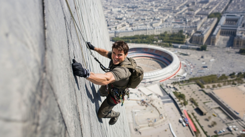 Olympijská Mission: Impossible. Tom Cruise má na závěr her naživo předvést své kaskadérské umění