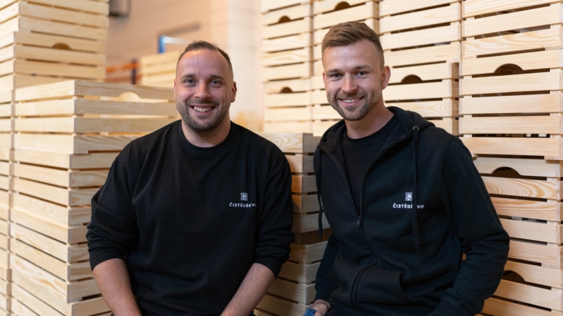 V podhůří Beskyd vybudovali velký e-shop s dřevěnými výrobky. Mají investora a propojí se s Ovečkárnou