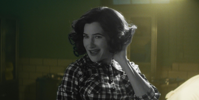 Proč sledovat novou marvelovku? Kvůli vtipné Agathě, změnám žánru a praktickým trikům, říká Kathryn Hahn