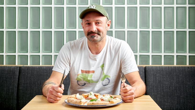 Z Bologni až na Smetanovo nábřeží. Sicilan Massimo Giuliana láká na pizzu s výhledem na Vltavu