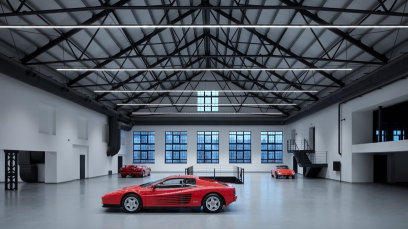 Stoletou sklárnu v Jizerských horách proměnil na automobilové muzeum. Musel ale udělat bolestivou oběť
