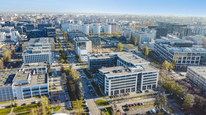 Další miliardová transakce v Polsku? Češi kupují velkou kancelářskou budovu ve Varšavě
