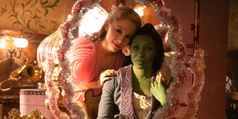Wicked neboli Čarodějka je nesnesitelně dlouhý muzikál, ve kterém září skvěle otravná Ariana Grande