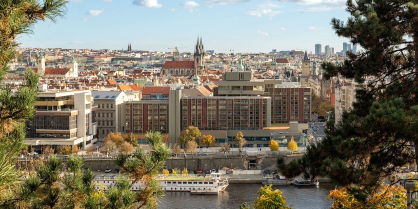 Na jaře otevře opravený hotel Intercontinental. Náměstí před ním si na proměnu ještě počká
