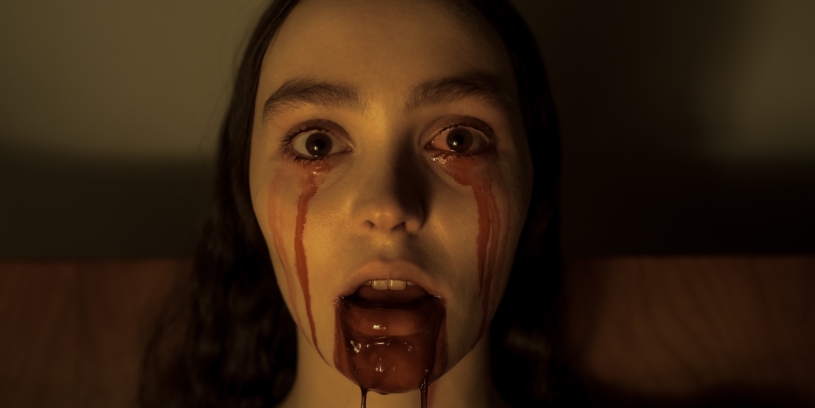 Nechte se pohltit temnotou. Nový horor Nosferatu ji vykresluje tak svůdně jako málokterý jiný film