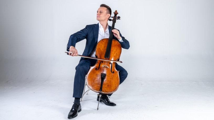 Chtěl proslavit violoncello, tak začal točit klipy. Nejúspěšnější má na YouTube 45 milionů zhlédnutí