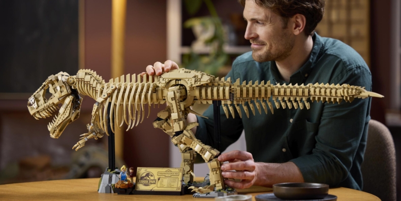 Legosaurus rex z Jurského parku byl pořádný macek! Jeho kostičková kostra má přes metr na délku
