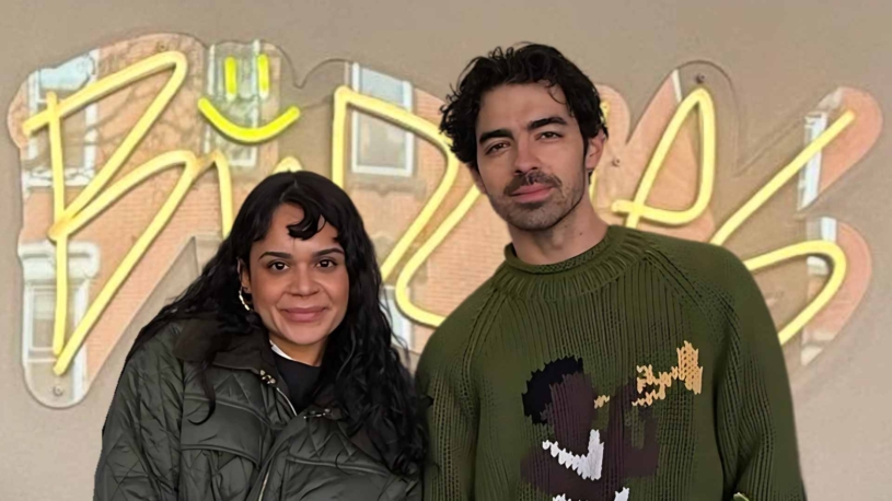 Její kavárně hrozil zánik, tak to dala na TikTok. Teď lidé čekají ve frontě hodiny, přišel i Joe Jonas