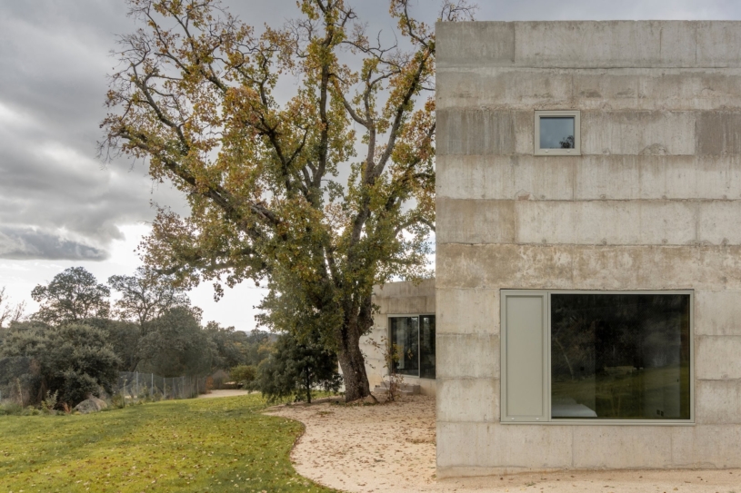Hotový, nehotový. Betonový Dům X se snaží o skutečně udržitelnou architekturu skrze nesmrtelnost