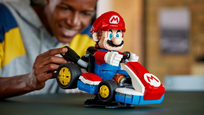 Super kára pro Super Maria. LEGO novinka oslavuje světový den kníratého instalatéra i závodníka