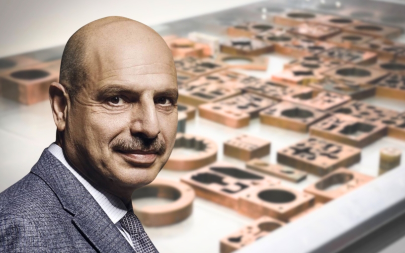 Zbrojní boom mu pomáhá ke stamilionovým ziskům. Na burze skoupí své akcie a rozdá je zaměstnancům