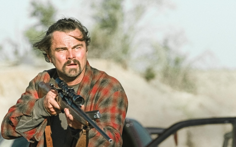 Tohle je film roku. Leonardo DiCaprio je vyhulený revolucionář v chytrém obrazu dnešní Ameriky