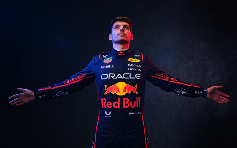 Volno od F1? Verstappen ho využil k vítězství na legendární trati, kde se ostatní učí jezdit celý život